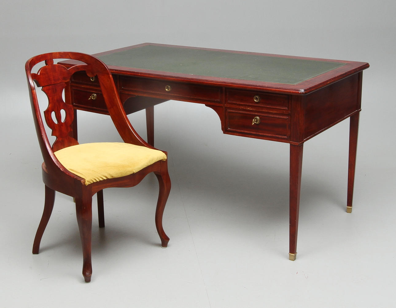 SKRIVBORD med STOL, Engelsk stil, 1900-tal.
