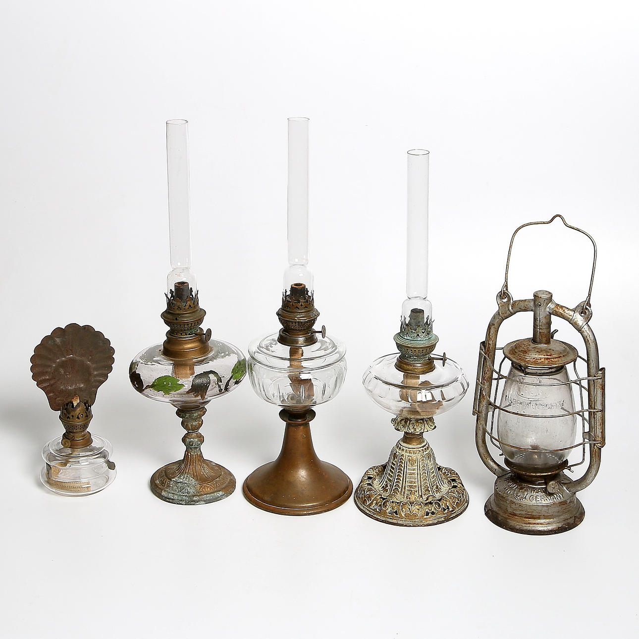 FOTOGENLAMPOR, 5 st, lampfötter, väggfotogenlampa samt lykta, jugend, 1800/1900-tal.