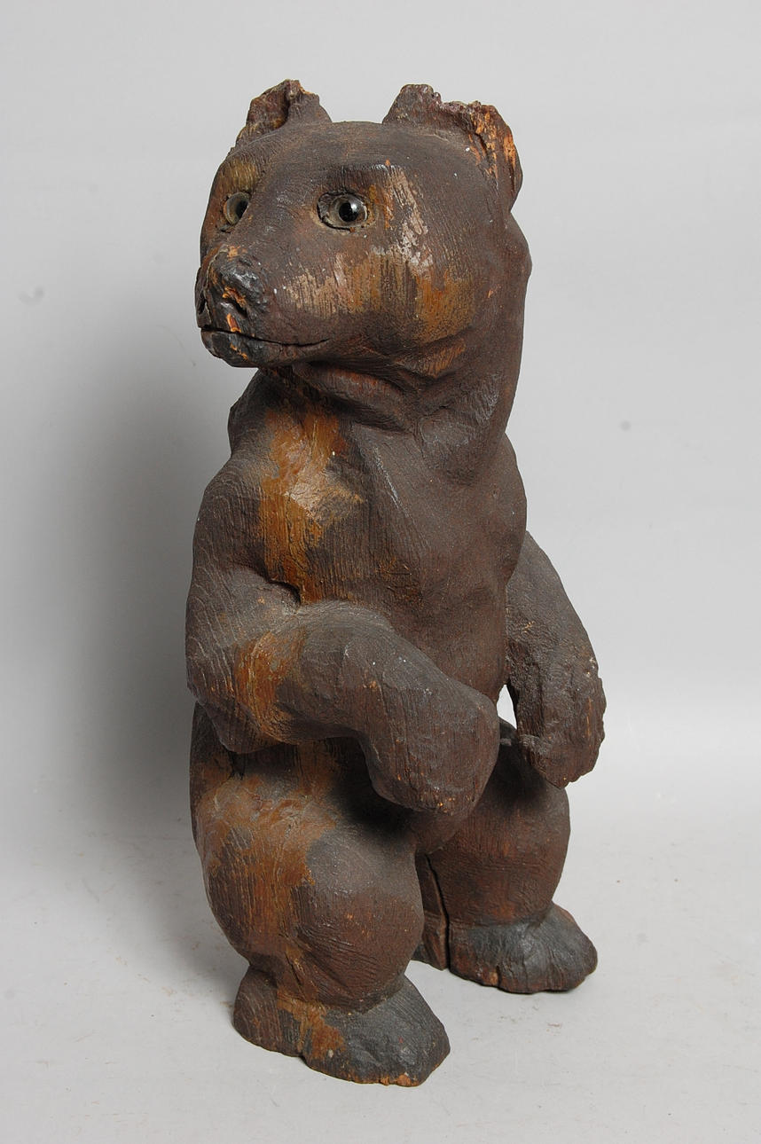 SKULPTUR, träskuren, björn, 1800-tal.