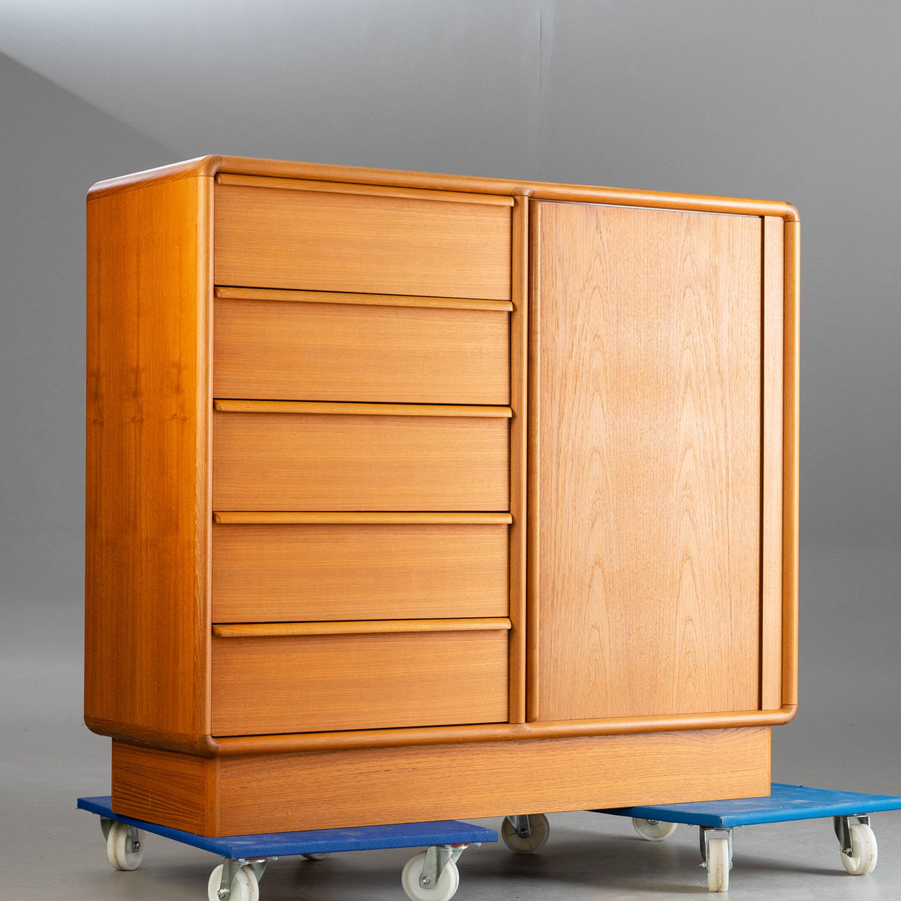 Kibaek möbelfabrik, teakskåp, Danmark.