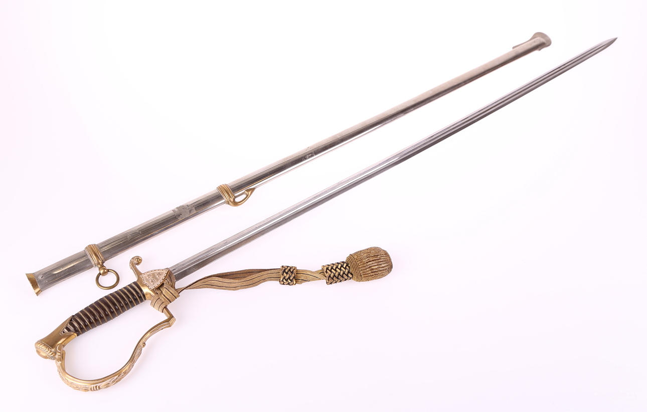 VÄRJA med balja, metall, trähandtag, märke Tre Kronor.