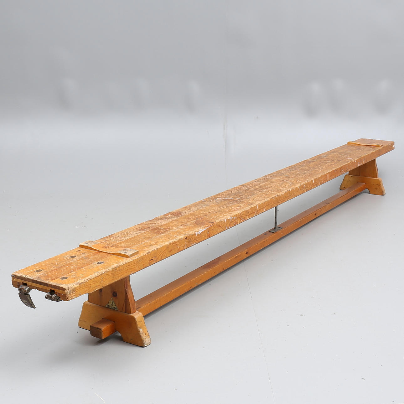 GYMNASTIKBÄNK, 1900-talets mitt.