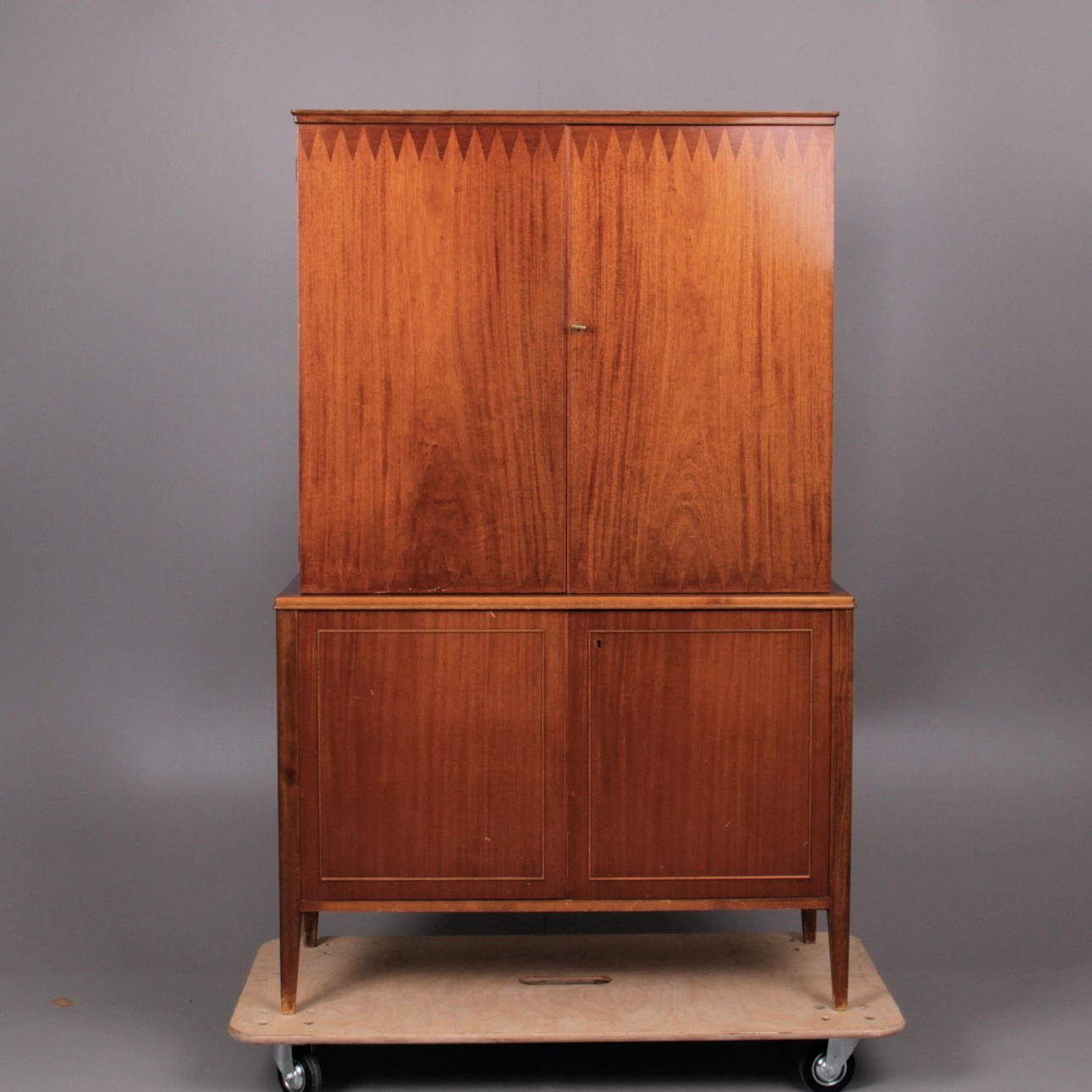 SKÅP, AB J.O Carlssons möbelindustri, Vetlanda, 1900-tal.