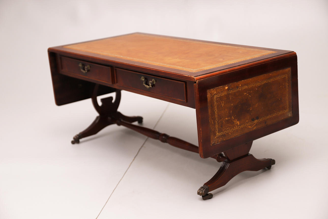 ENGELSKA LÄDER SOFFBORD FRÅN RYSSLAND.