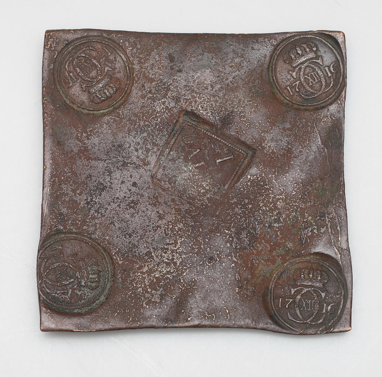 PLÅTMYNT, Sverige, 1 daler S.M, 1716.