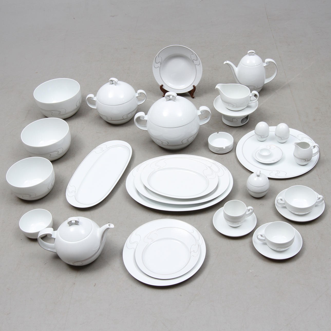 SERVIS, 129 delar, porslin, "Asimmetria", Björn Wiinblad, Studio-linie, Rosenthal.