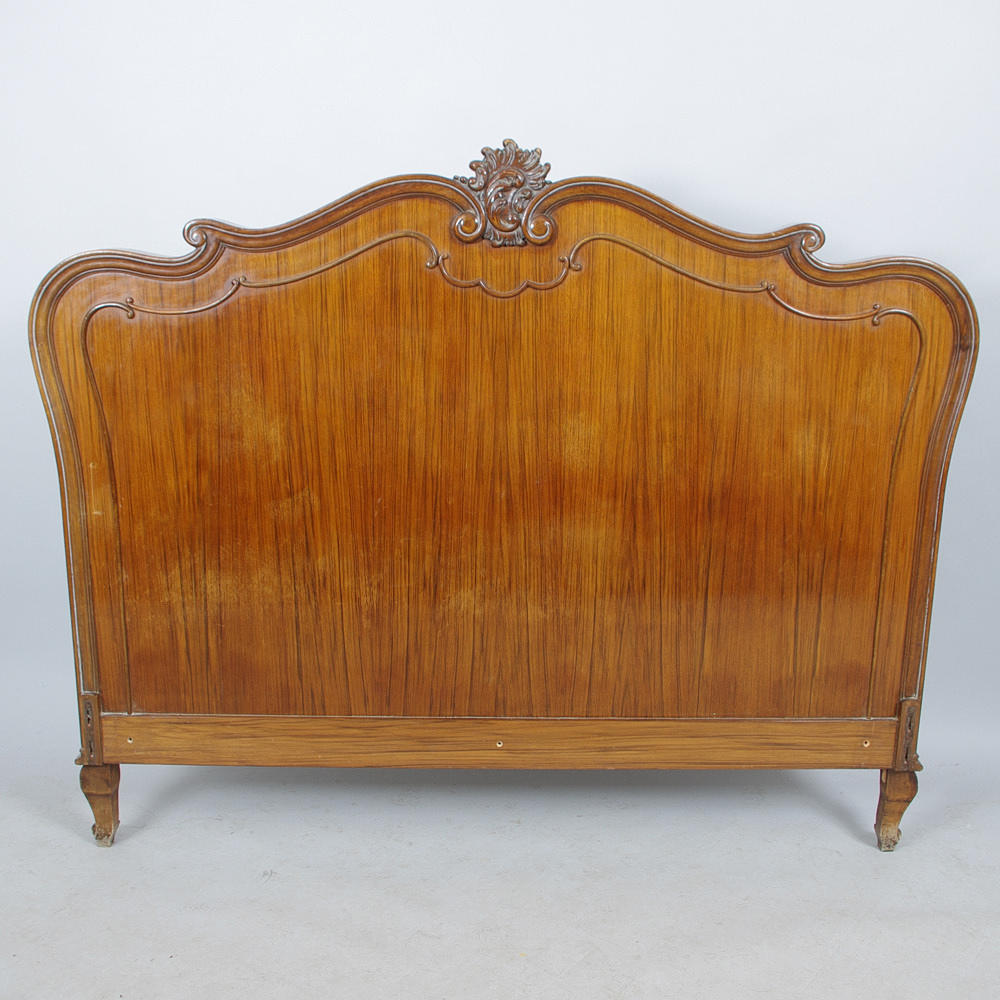 SÄNGGAVEL, mahogny, rokokostil.