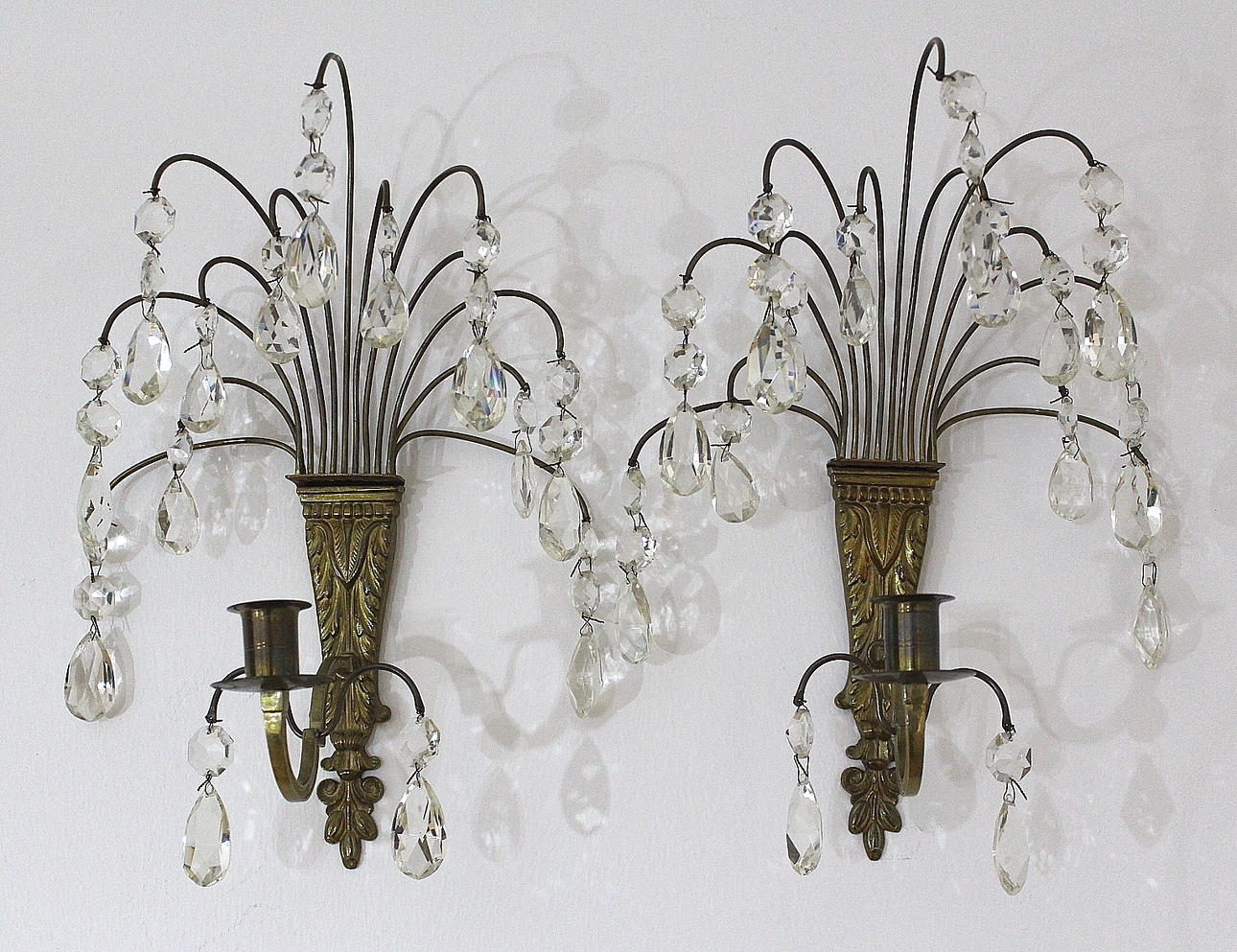 LJUSLAMPETTER, paret, mässing, glasprismor.