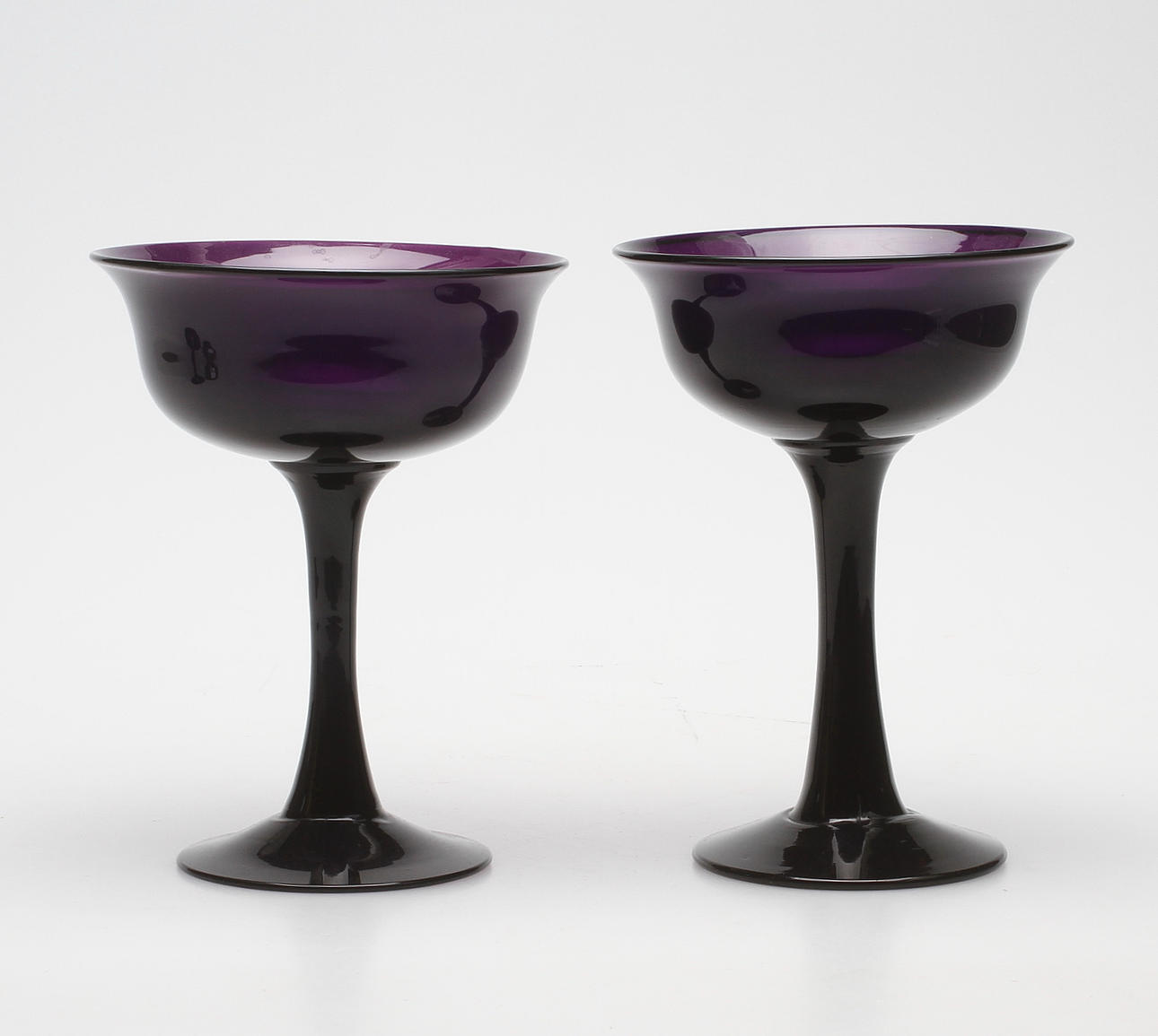 SKÅLAR PÅ FOT, ett par, Gullaskruf.