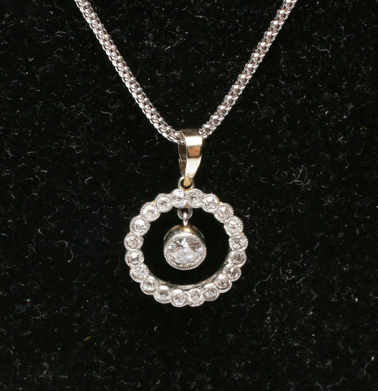 HÄNGE, Vitguld 18 k. med diamanter.