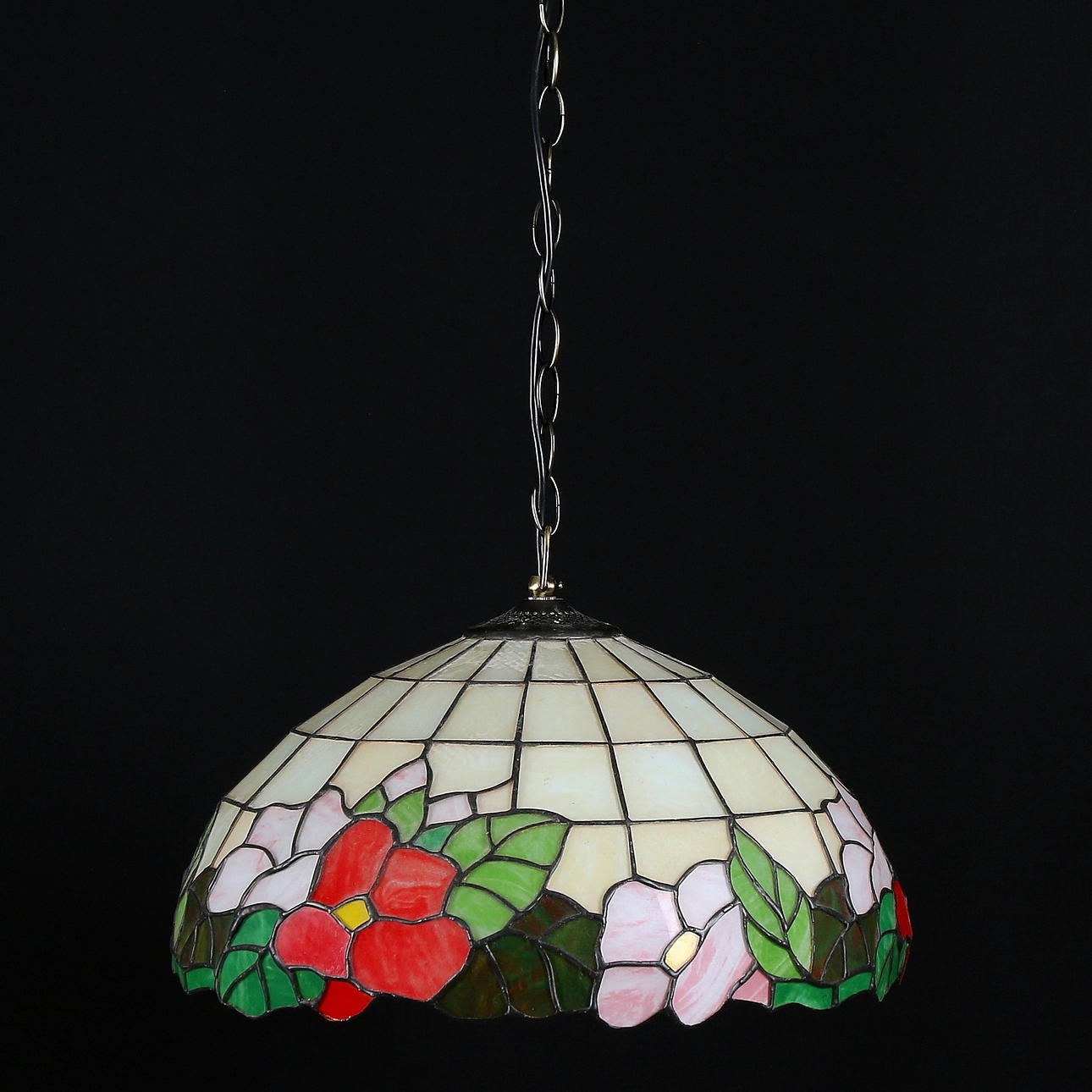 TAKLAMPA, glas samt metall, Tiffany-stil,1900-talets andra hälft.