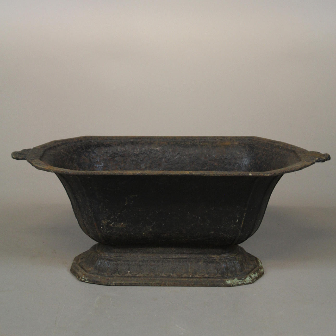 BLUMENKASTEN, Gusseisen.