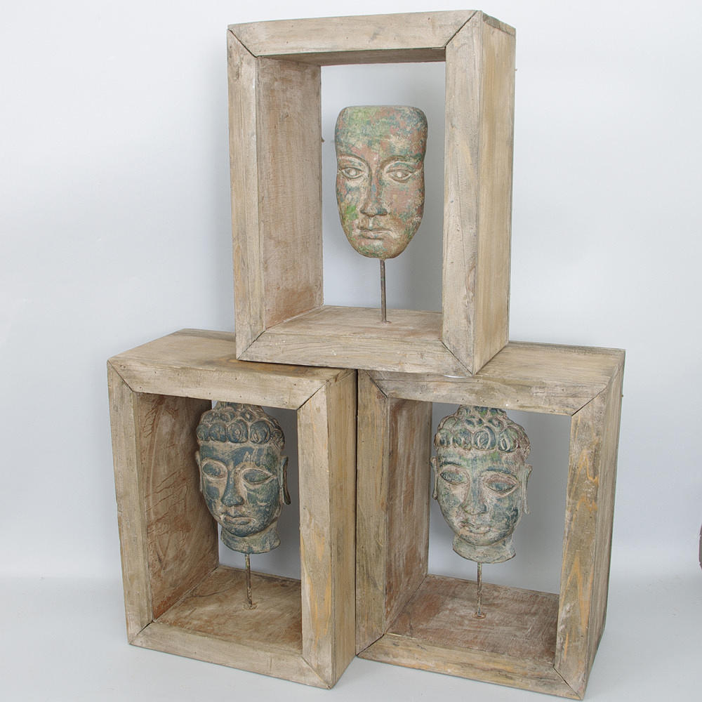 ESCULTURAS, 3 piezas, rostros en cajas de madera, oriental.