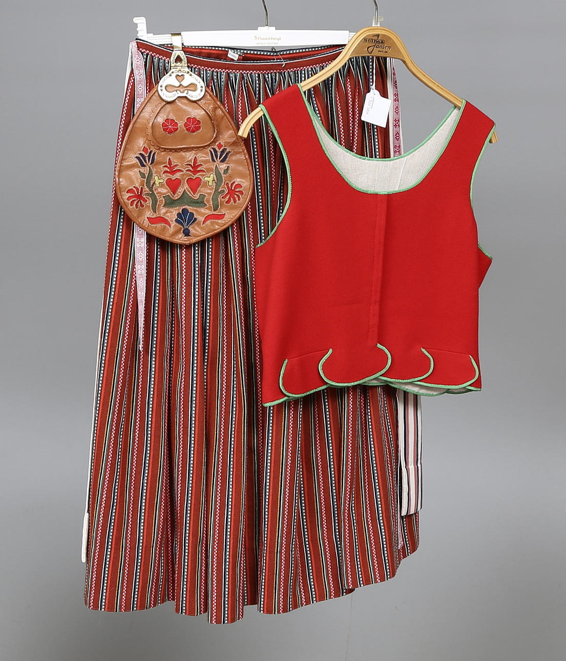 FOLKDRÄKT, 10 delar, Skedevi, Östergötland.