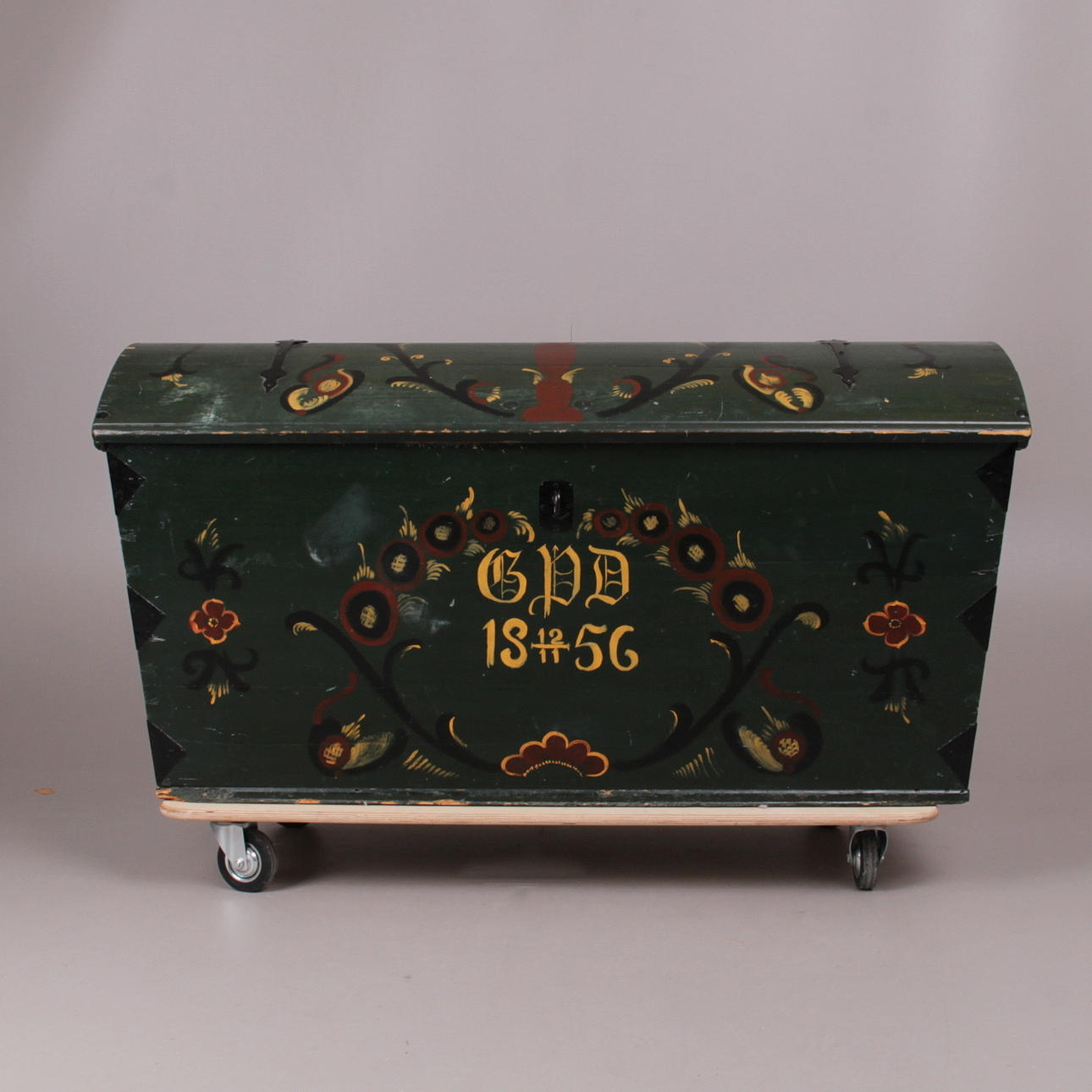 KISTA, med beslag, allmogemålad, daterad 1856.