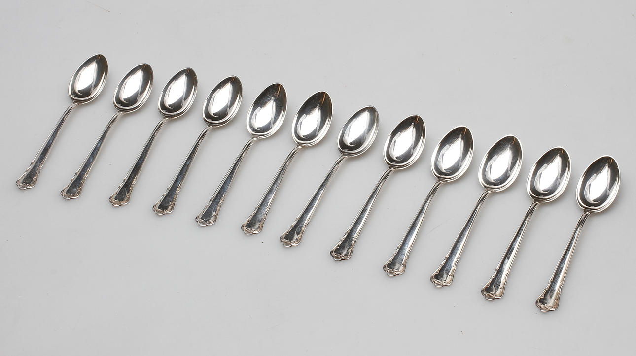 KAFFESKEDAR, 12 st, silver, "Ingrid", GAB, Stockholm, vikt ca. 143,9 gram.