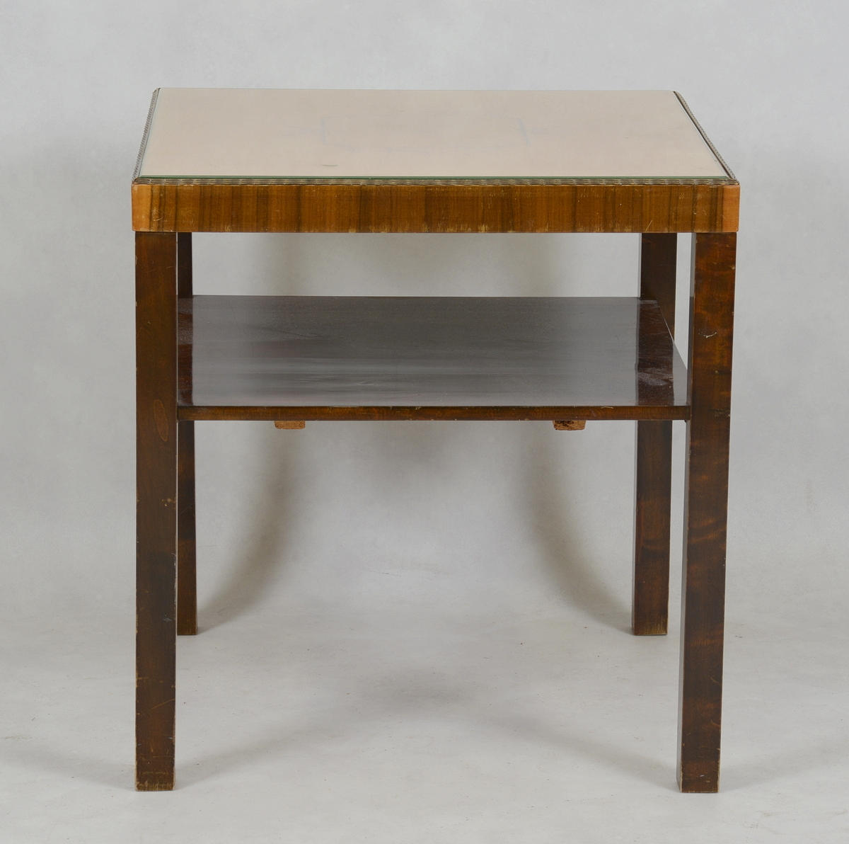 RÖKBORD MED INTARSIA.