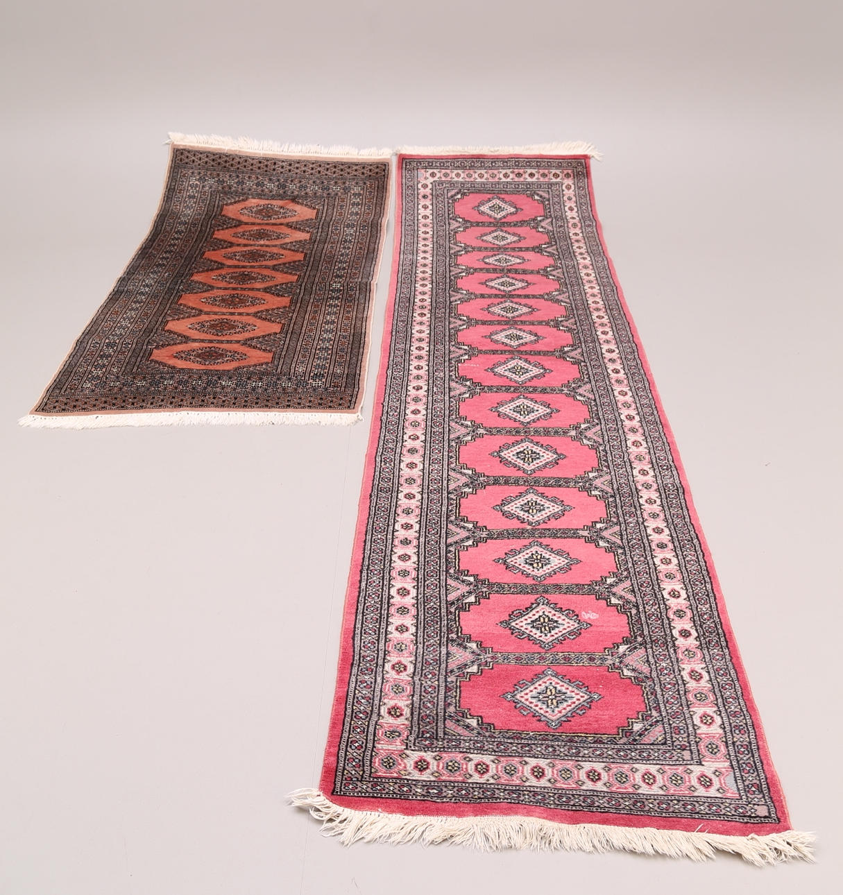 MATTOR, 2 st, Wilton, varav en gallerimatta.