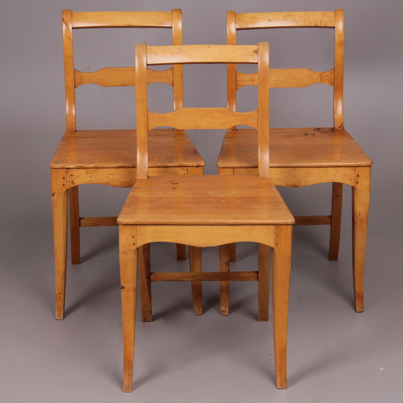 STOLAR, 3 st. Karl Johan, björk, 1800-tal.