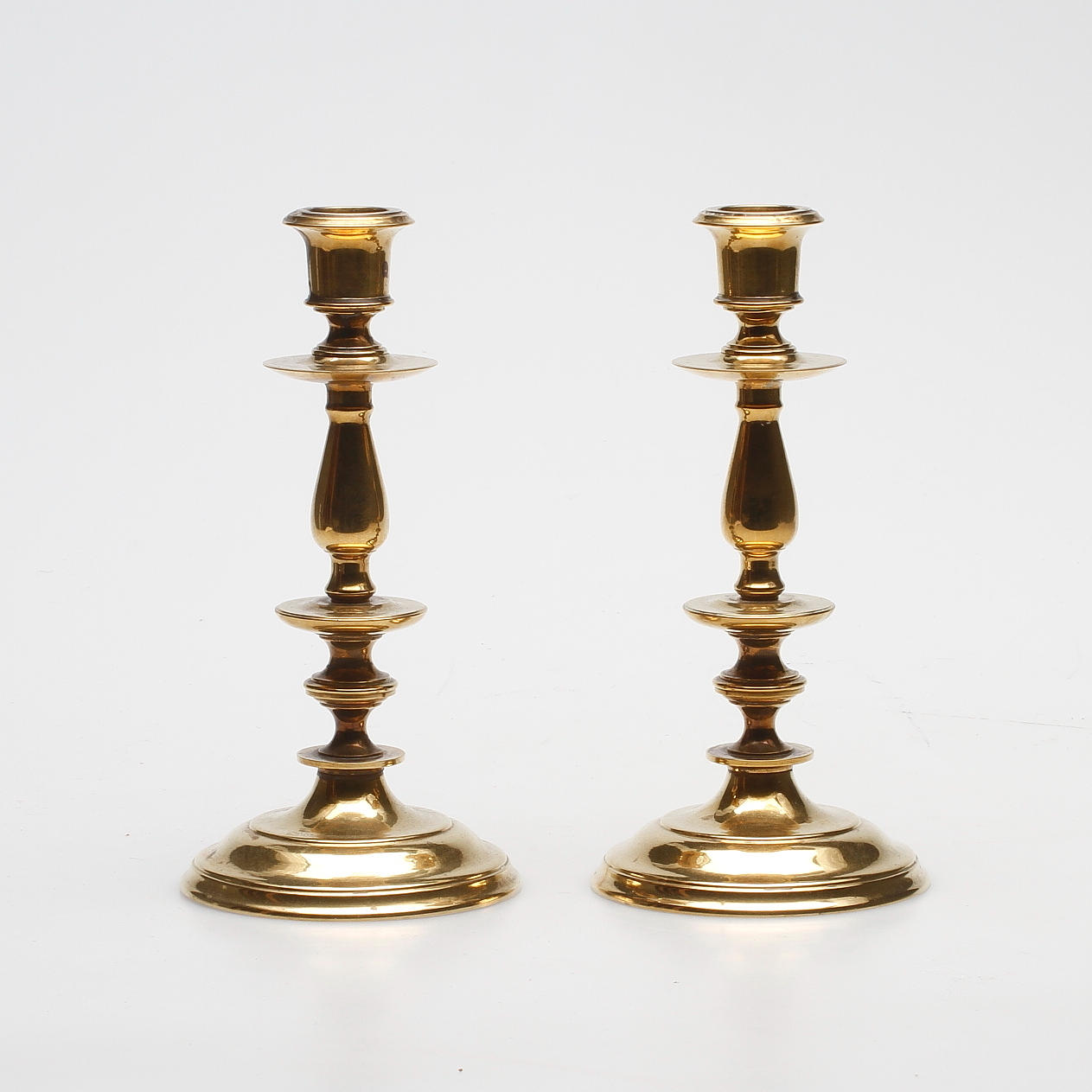 LJUSSTAKAR, ett par, mässing, Skultuna G10.