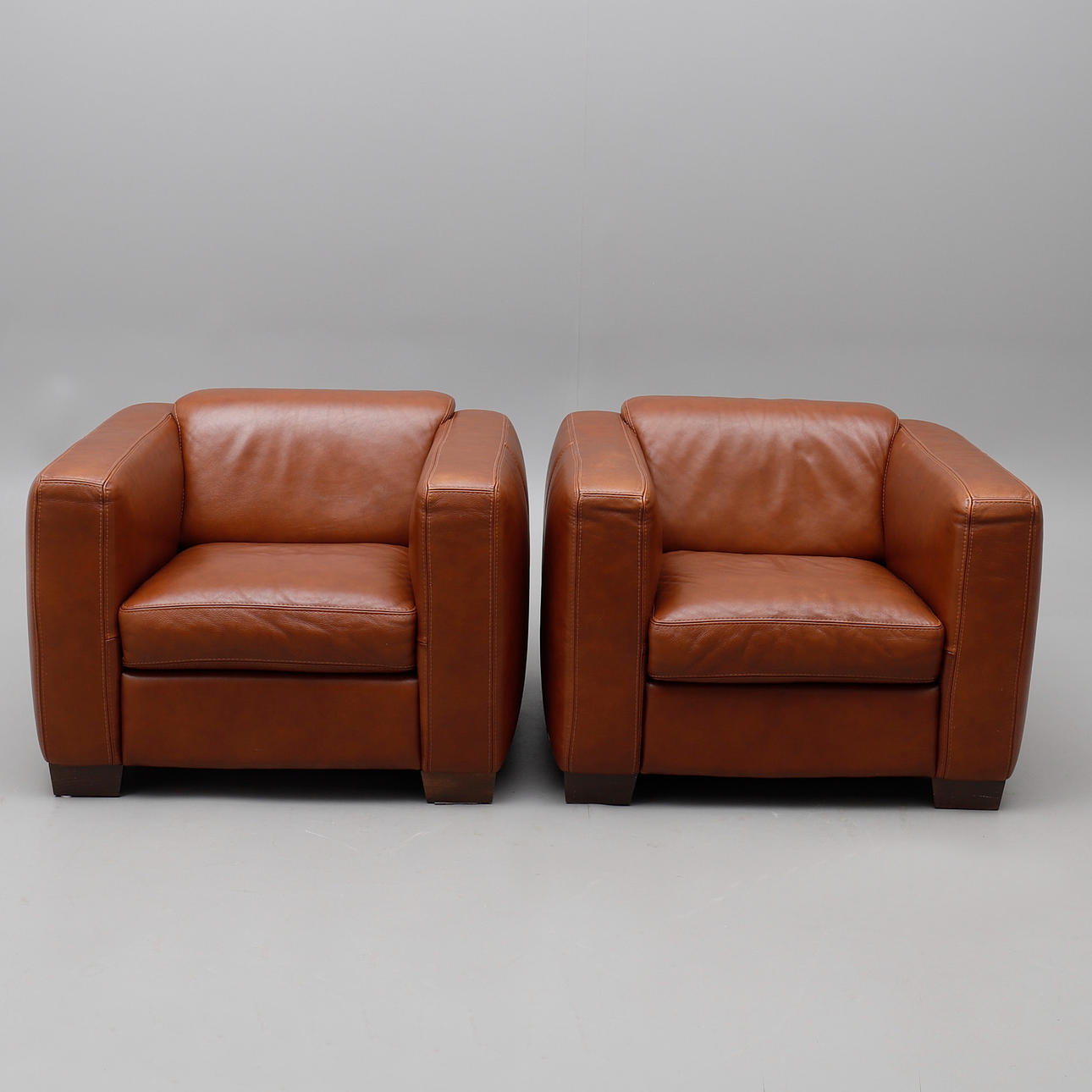 FÅTÖLJER, ETT PAR, CHATEAU D'AX.