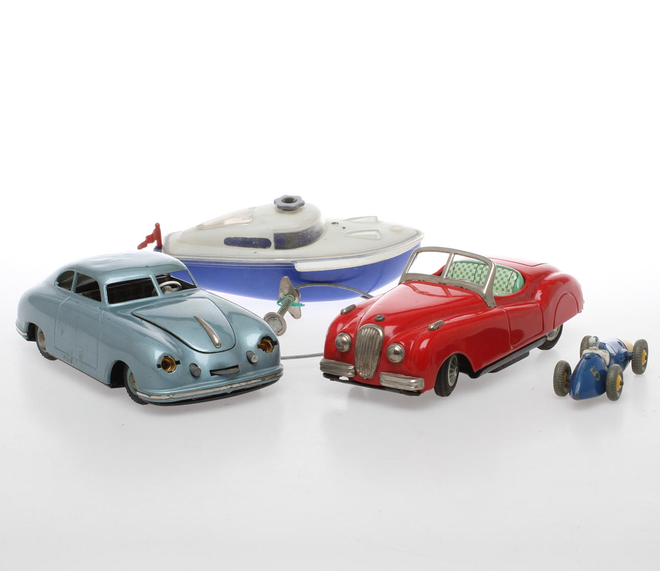 BILAR, 3 st samt båt - JNF, DINKY TOYS , SCHUCO.