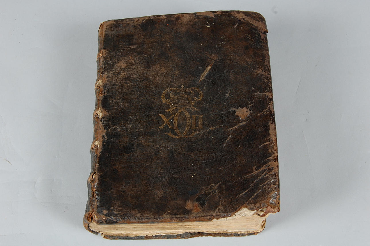 KARL Xll PSALMBOK,1697, med präglat monogram.