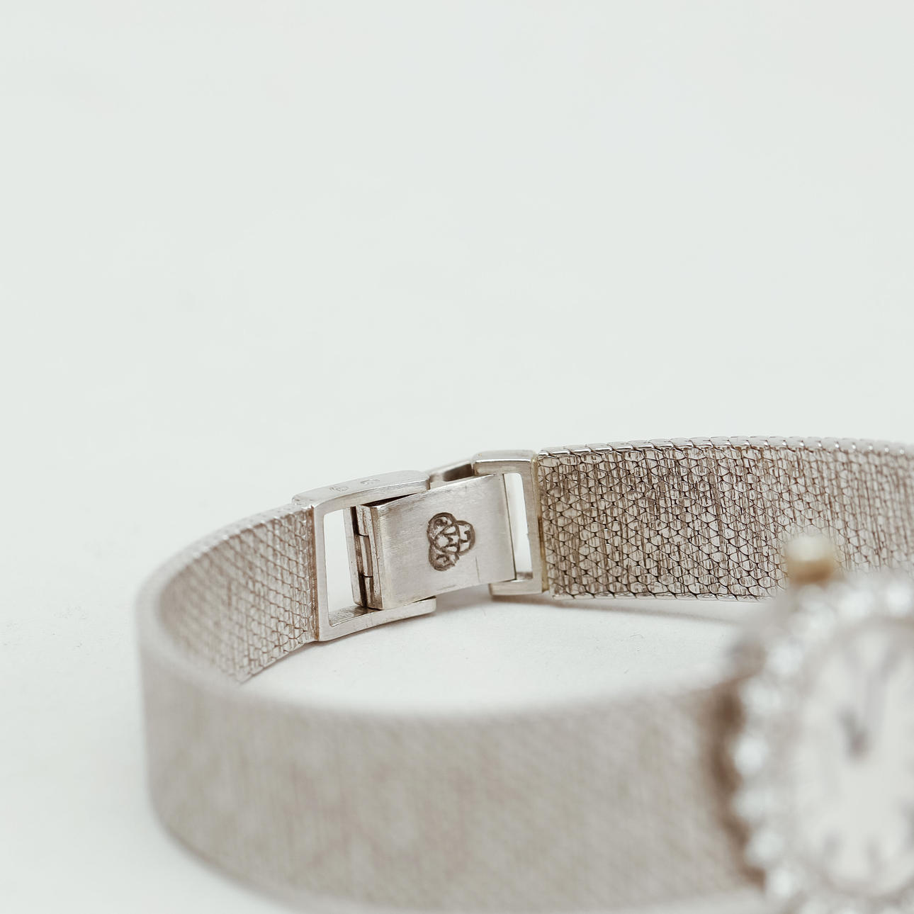 BRACELET WATCH, Longines, 18k white gold with diamond bezel. Total 