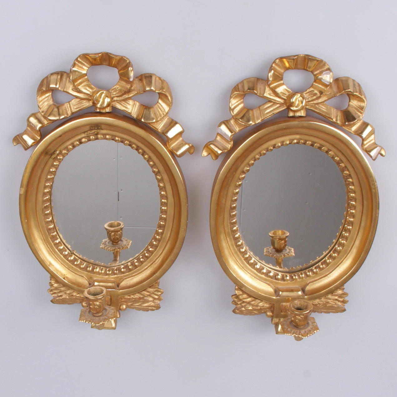 SPEGELLAMPETTER, ett par, förgyllda, Nyköping, 1900-talets tredje kvartal.