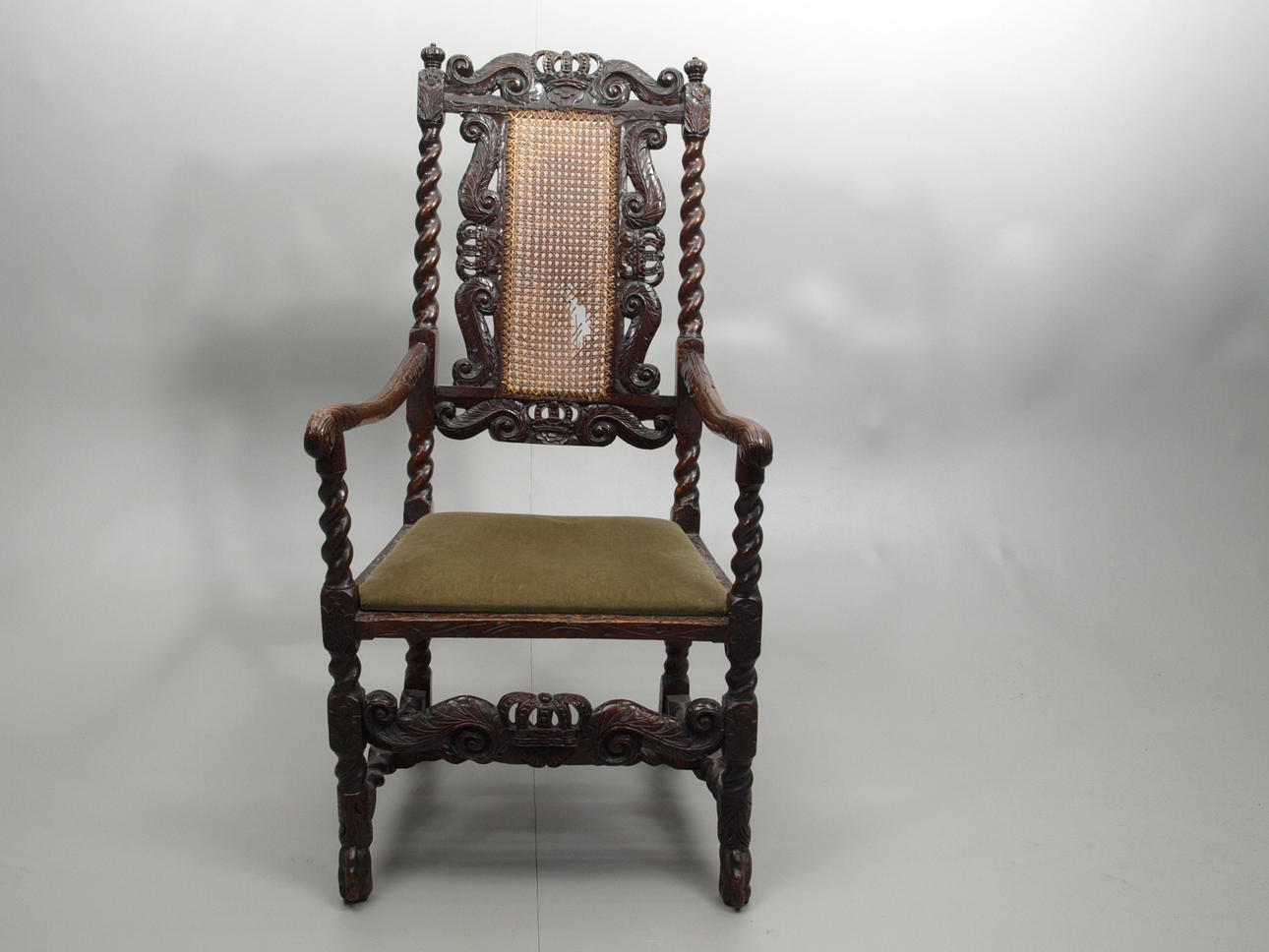 BAROCKKARMSTOL, "Crown chair", valnöt; England, sent 1600-tal.