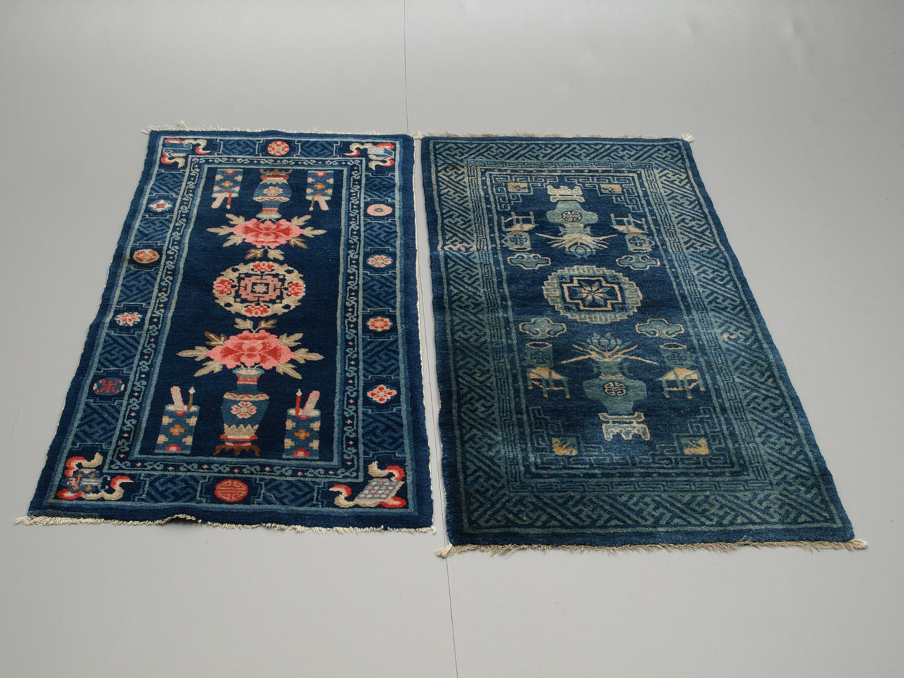 MATTOR, 2 stycken, handknutna, Kina, 62 x 125 och 65 x130 cm.
