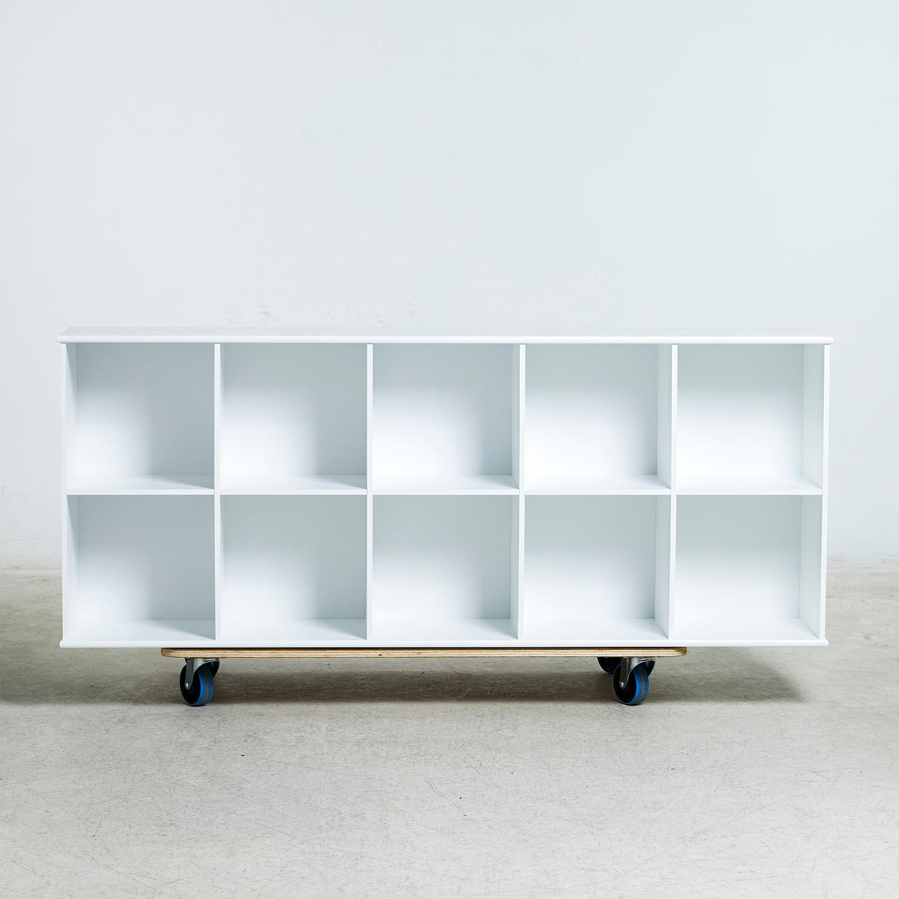 SØREN RØRBÆK. BOOKSHELF, "Wood", horizontal, for Oliver Furniture, white lacquered MDF.