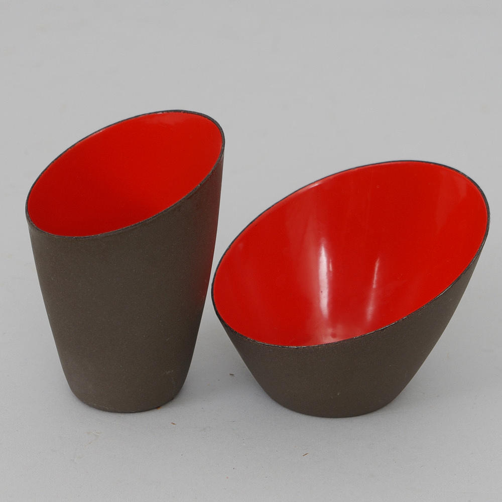 SOCKERSKÅL SAMT GRÄDDKANNA, krenit, Danmark.