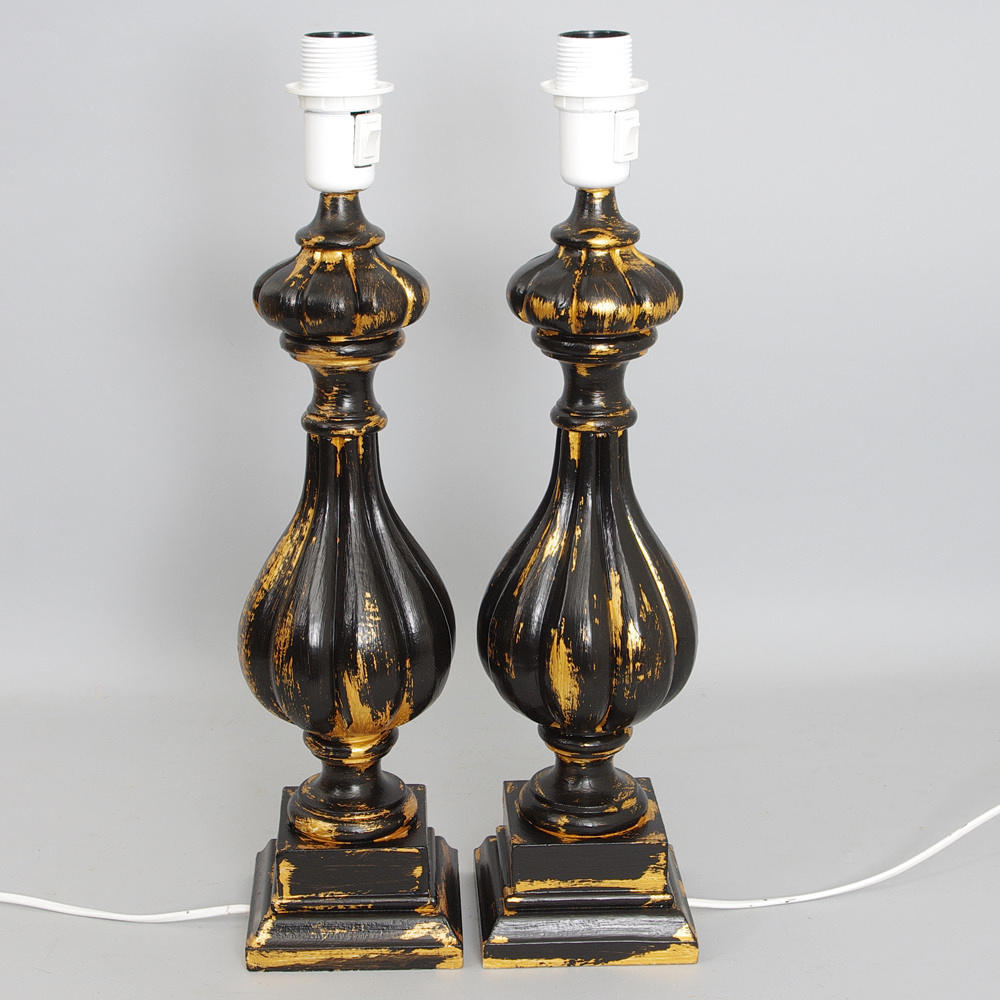 BORDSLAMPOR, 1 par, målat och förgyllt trä.