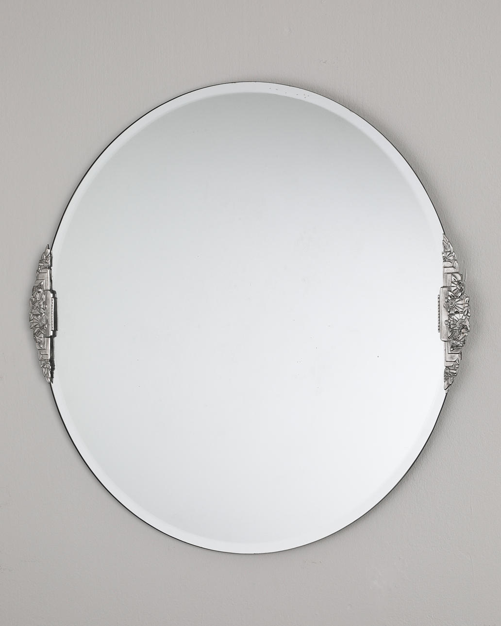 ART DECO. Round wall mirror (3-66).