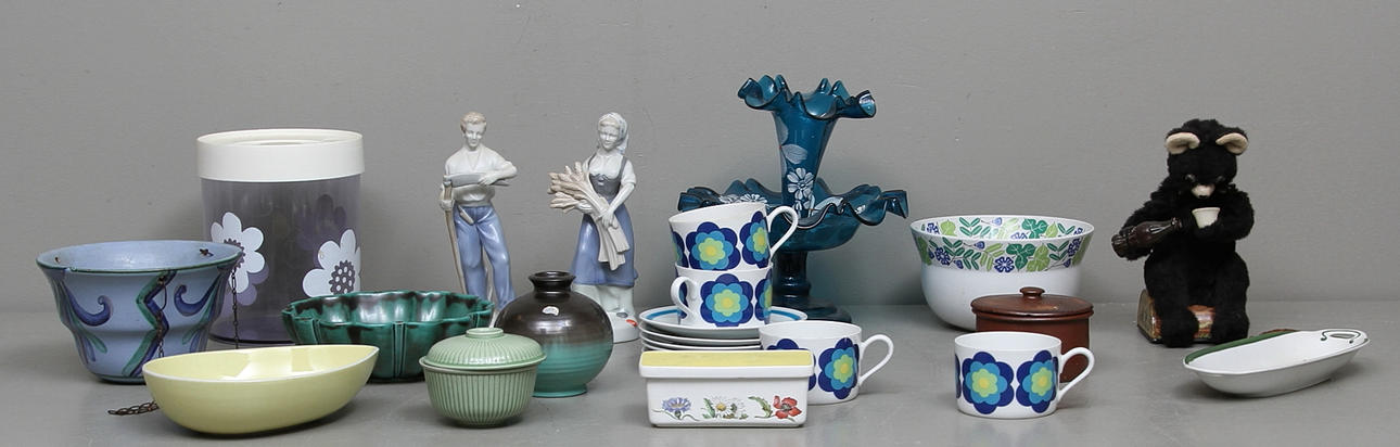 GLAS och PORSLIN mm bland annat Gustavsberg, Ekeby.