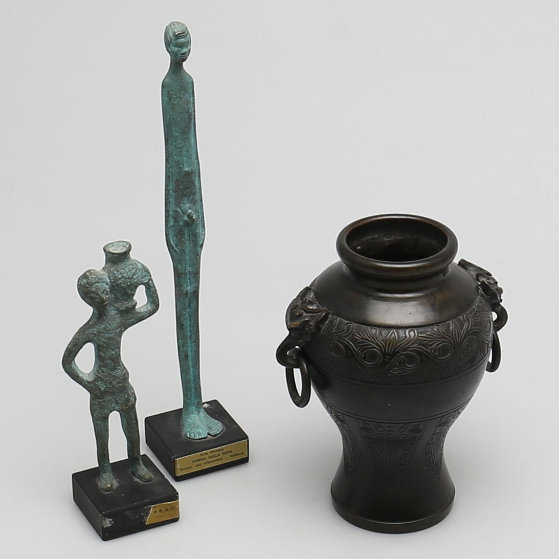 PARTI brons. 3 delar. Statyer, urna.