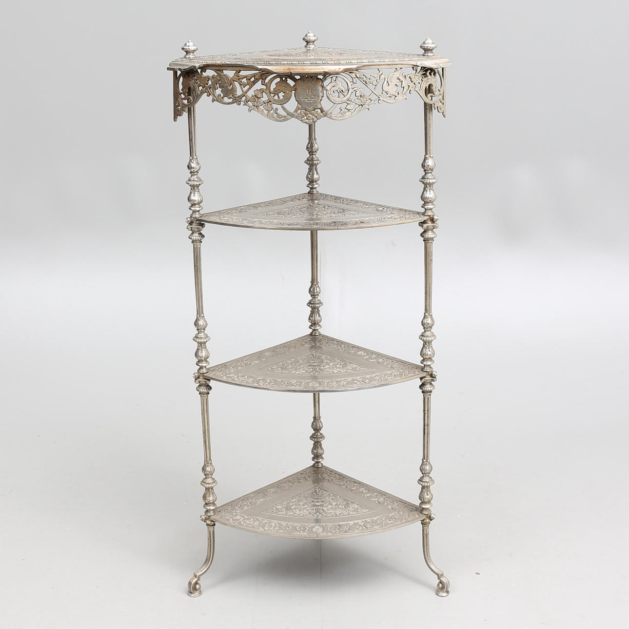 ETIENNEHYLLA, hörnmodell, förnicklad metall, 1900-tal.