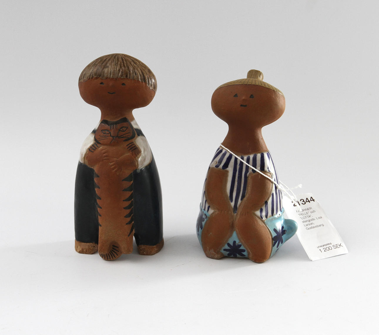 FIGURINER "PELLE" och "LOTTA", stengods. Lisa Larson, Gustavsberg.