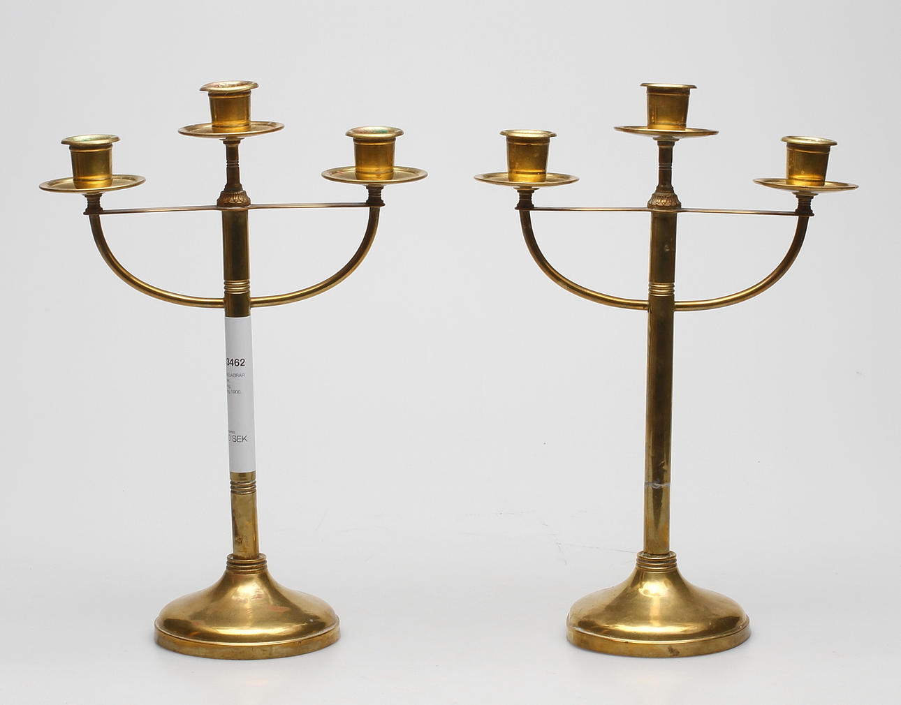 KANDELABRAR, ett par, mässing, omkring 1900.