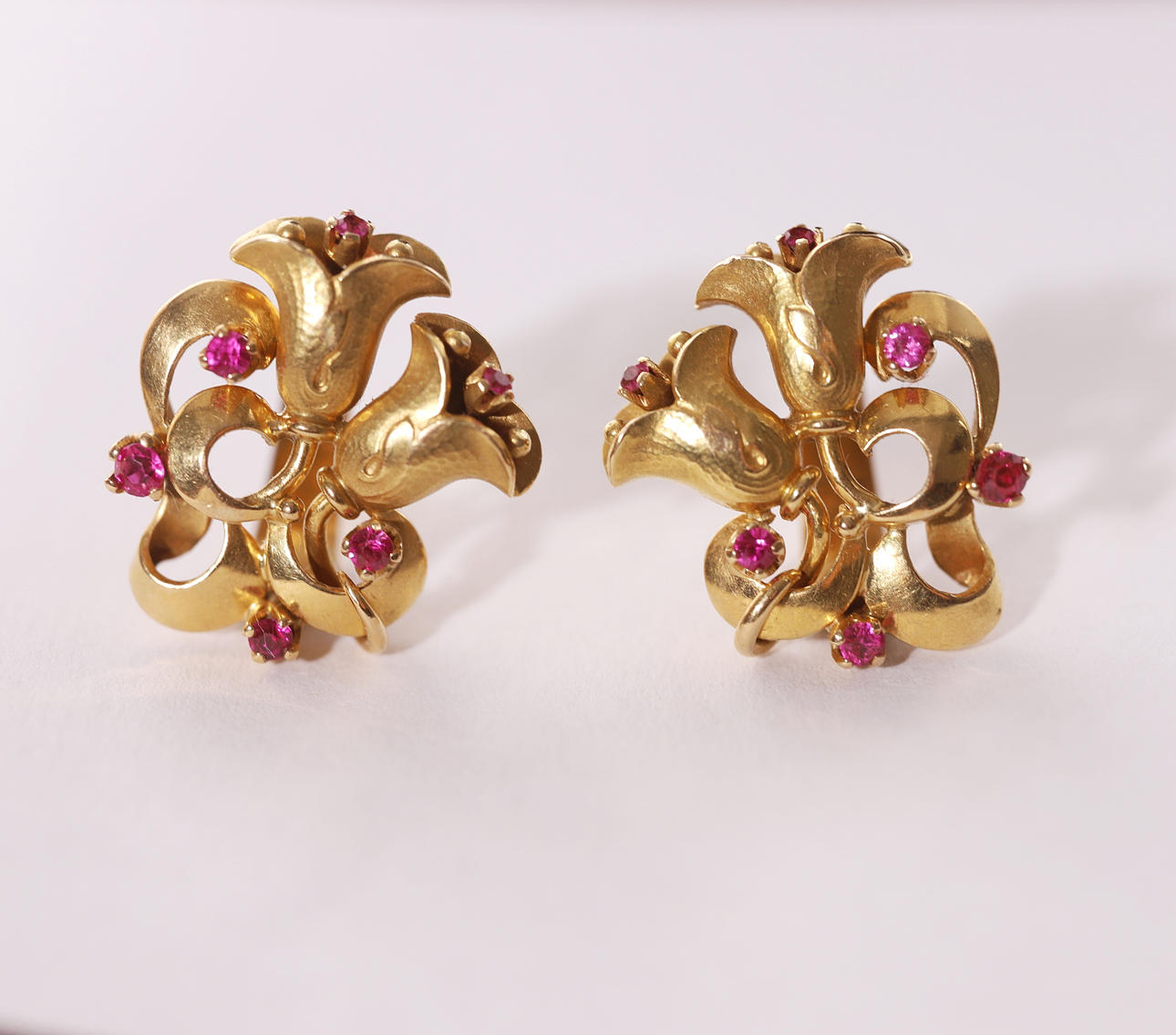 PENDIENTES AÑOS 30 DE ORO AMARILLO.