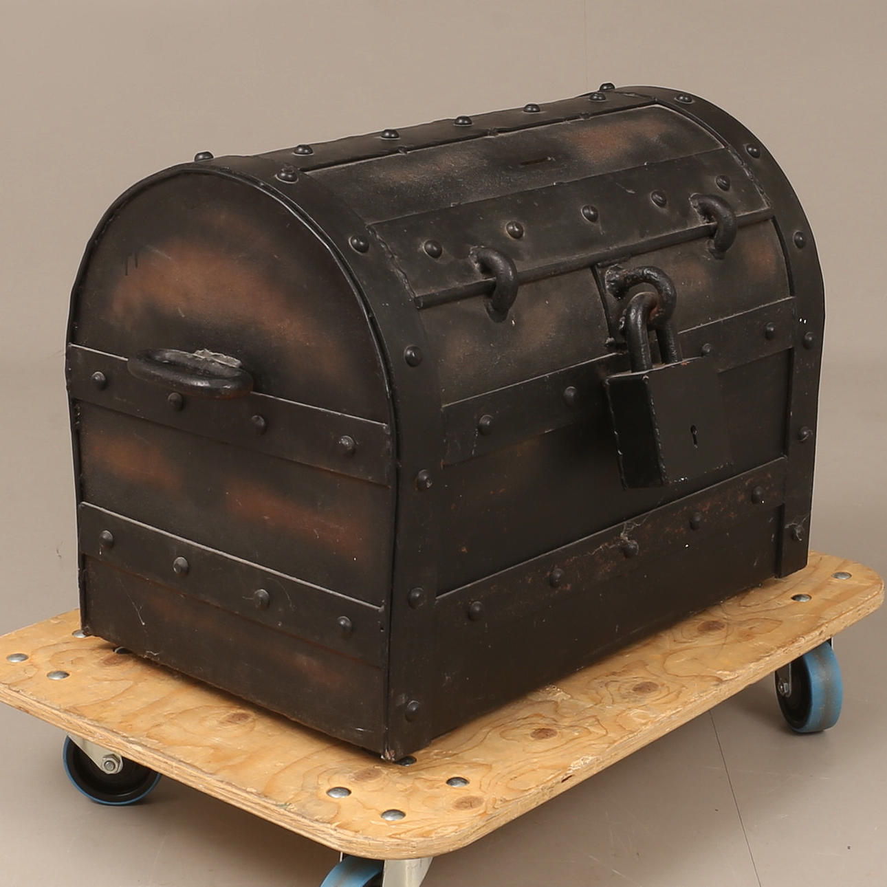 ATAÚD, hierro fundido, siglo XX.