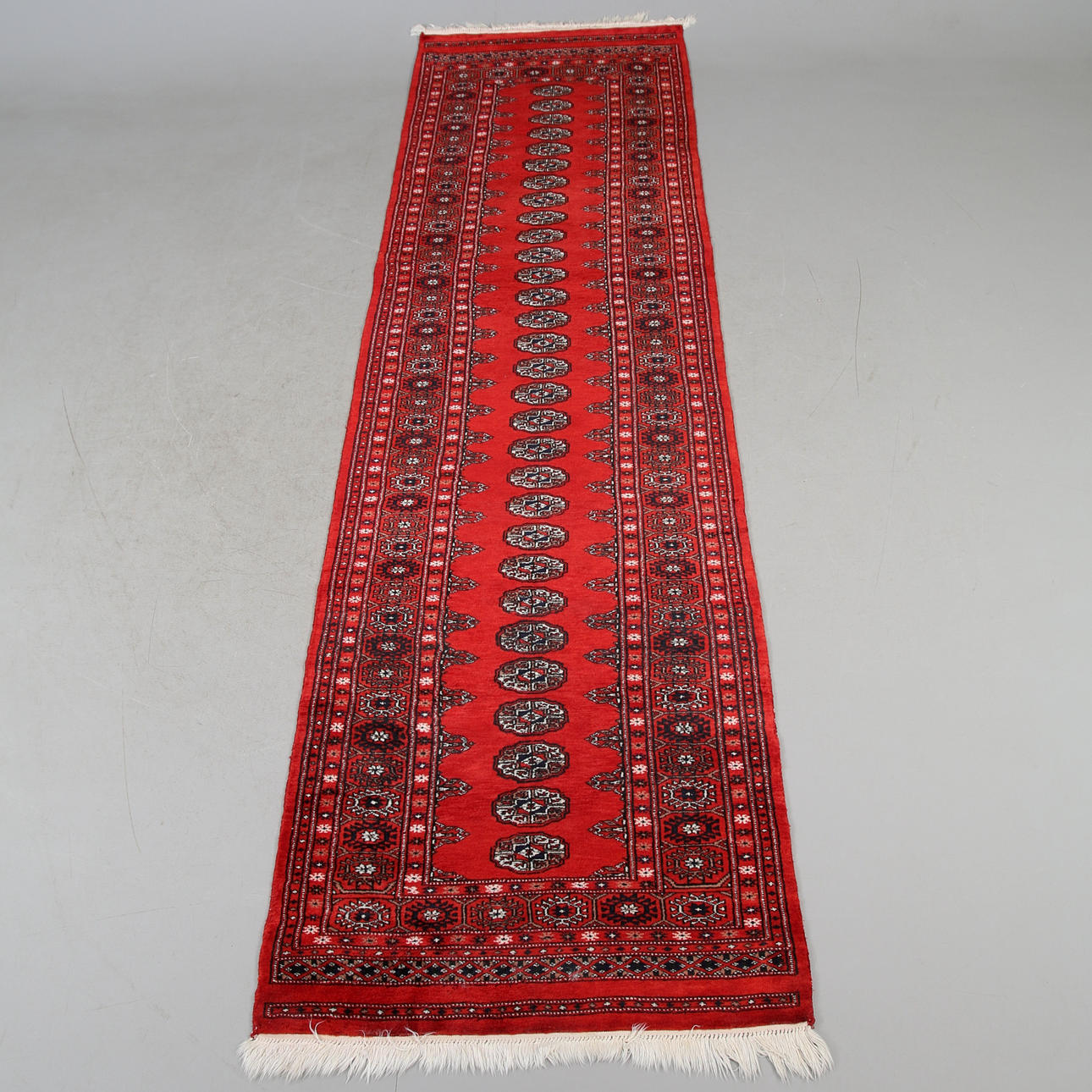 GALLERY CARPET, Bokhara, 298 x 80 cm.