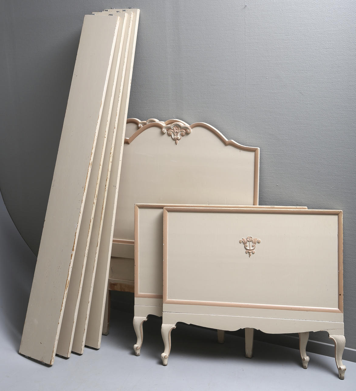 SÄNGAR, ett par,1930/40-tal.