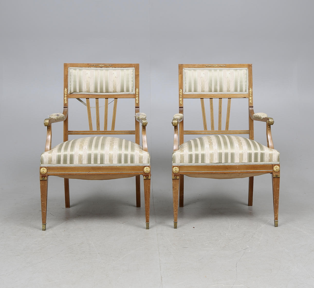 KARMSTOLAR, ett par, proveniens Börstorp slott, Myrstedt och Stern Stockholm, sengustaviansk stil, 1900-tal.