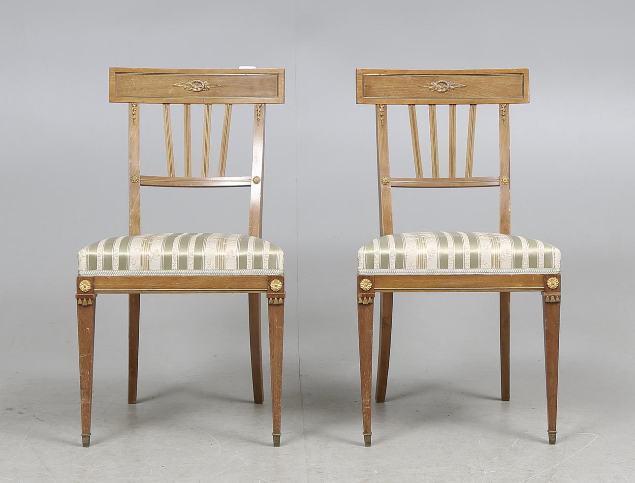 STOLAR, ett par, proveniens Börstorp slott, sengustaviansk stil, Myrstedt och Stern Stockholm, 1900-tal.