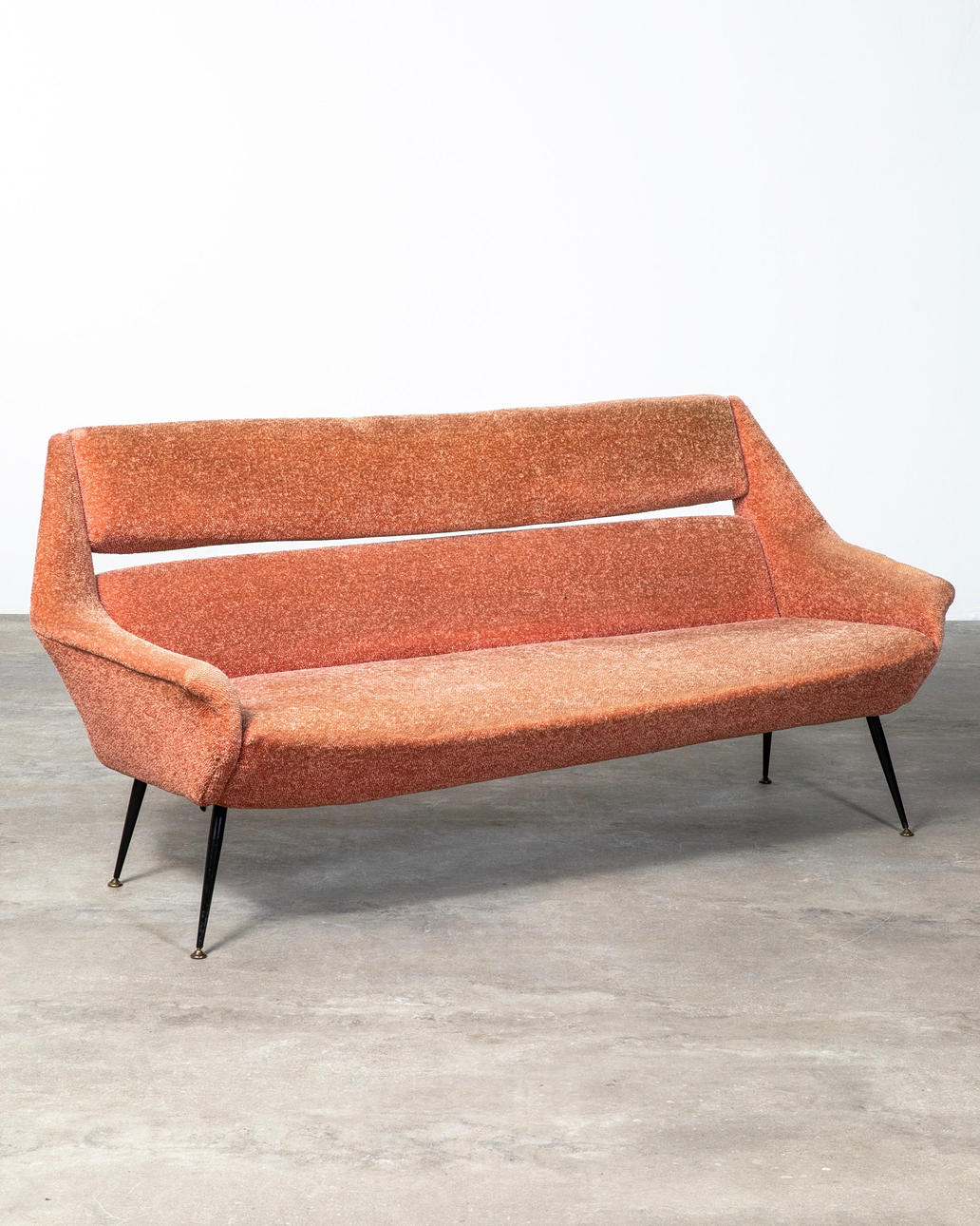 GIGI DADICE, MINOTTI. couch (14-1).