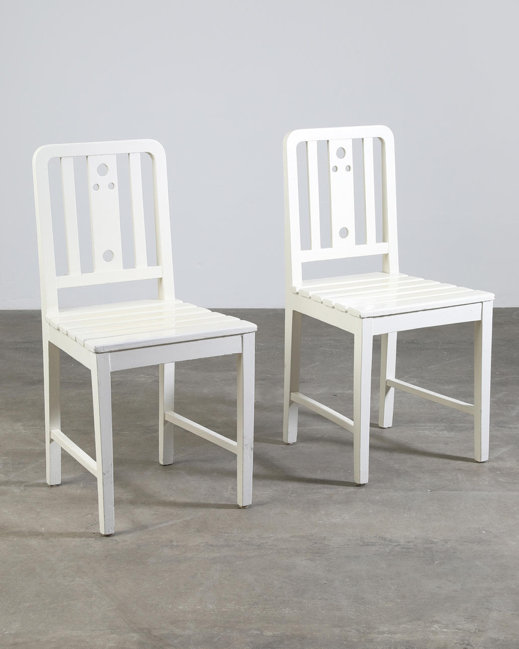 ART NOUVEAU. 2 hvide stole (19-4).