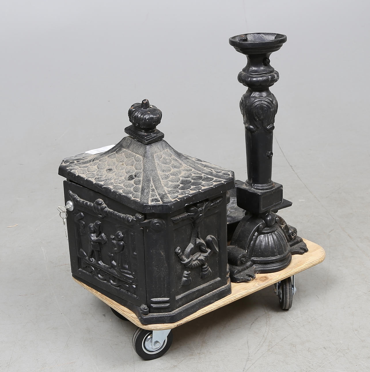 POSTLÅDA, patinerad metall, 1900-tal.