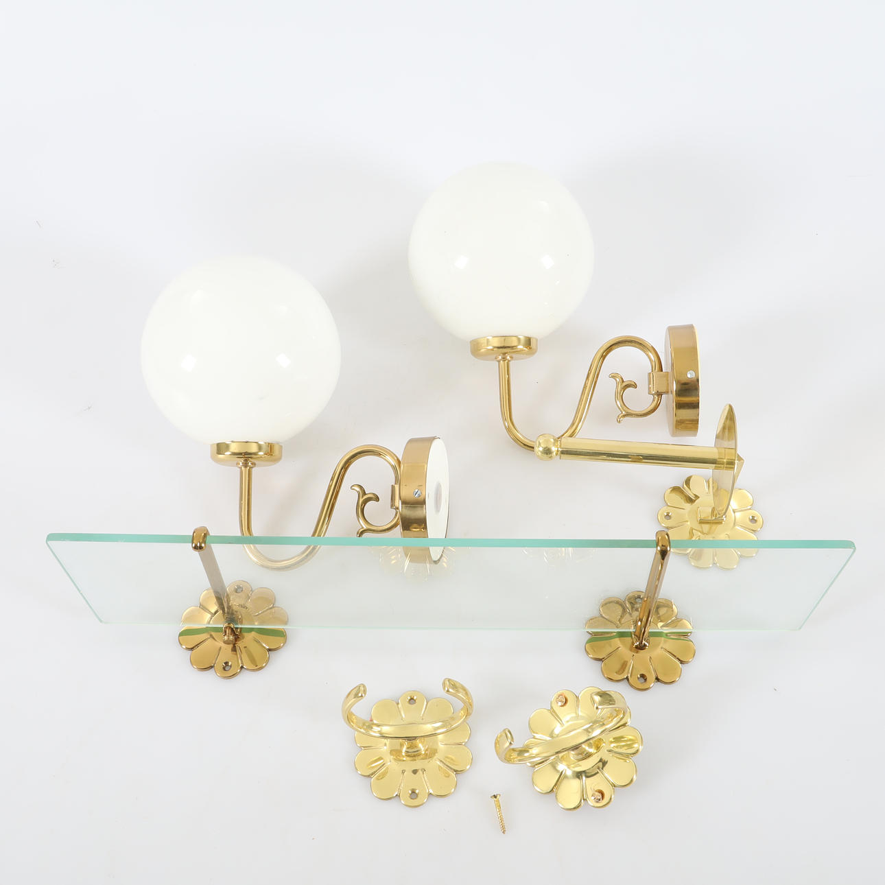 VÄGGLAMPOR samt Badrumstillbehör, 6 delar.